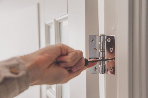 Hinge Repair in Kirkland