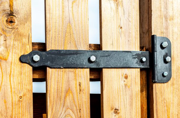 Gate Hinge Repair in Kirkland